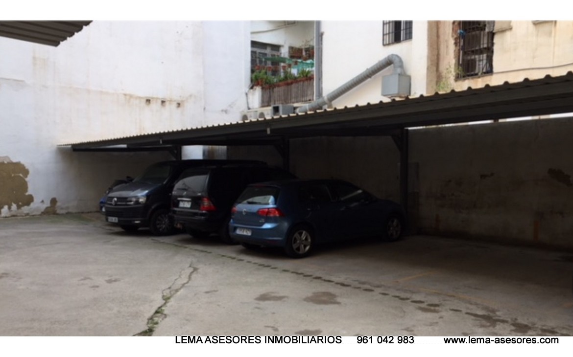 Vista del garaje del Piso en venta de Calle Rejas- lema asesores